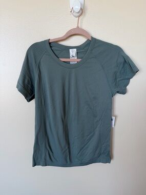 OLD NAVY Seamless Go-Dry Teal Short Sleeve Tee